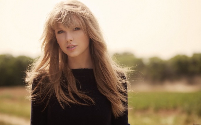 Taylor Swift (32 шпалер)