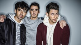 Рок гурт Jonas Brothers (42 шпалер)